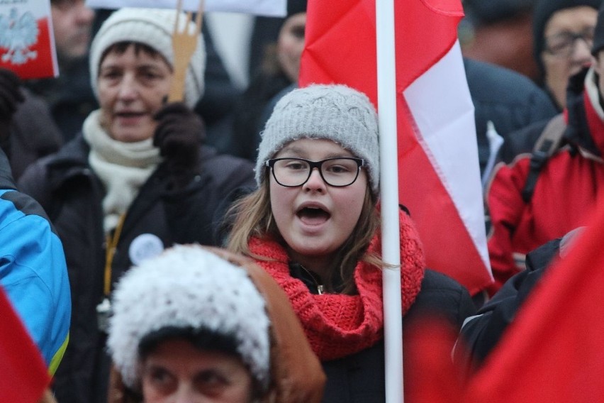 Protest w Kielcach przeciwko rządowi: -  To już przechodzi wszelkie granice