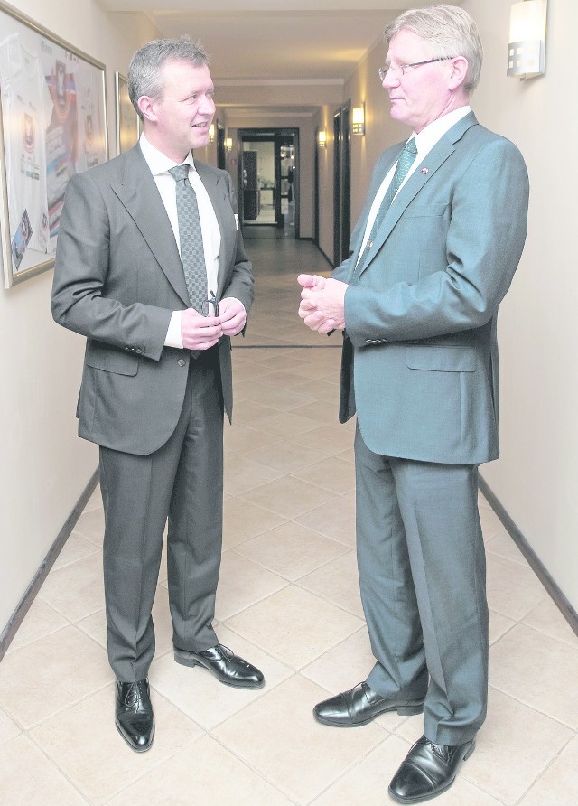 Stein Knutsen, szef Firmus Group (z lewej) i ambasador Norwegii Karsten Klepsvik. To jego pierwsza wizyta w Mielnie.