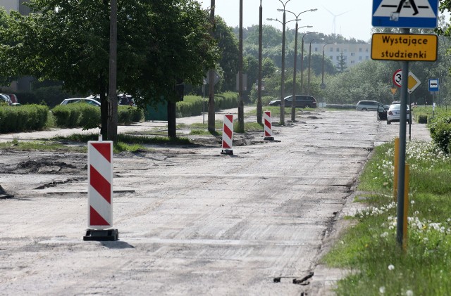 Nawierzchnię ulicy Ikara w Grudziądzu ścięto dwa tygodnie temu. Od tego czasu robotników tutaj nie ma.