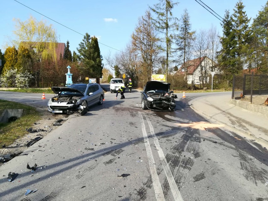 Ranny został kierowca volkswagena w wypadku w Cerekwi.