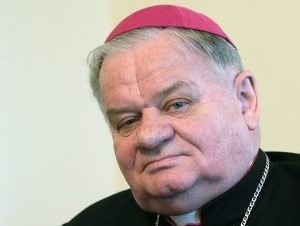 Biskup Tadeusz Rakoczy ukarany przez Watykan. Czy straci...