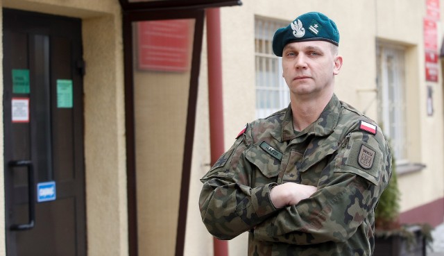 - Osoby podlegające obowiązkowi kwalifikacji wojskowej otrzymają wezwania pisemne - mówi mjr Konrad Radzik