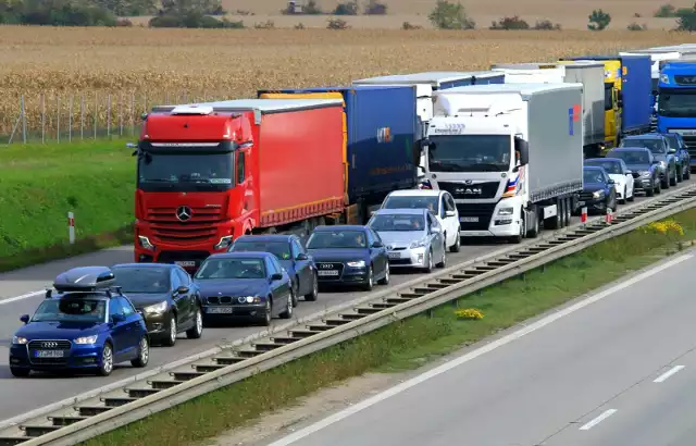 Utrudnienia w ruchu pod Pietrzykowicami na autostradzie A4. Zdjęcie ilustracyjne.