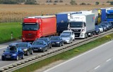 Bus zderzył się z ciężarówką na autostradzie A4 pod Wrocławiem. Utworzył się wielokilometrowy korek