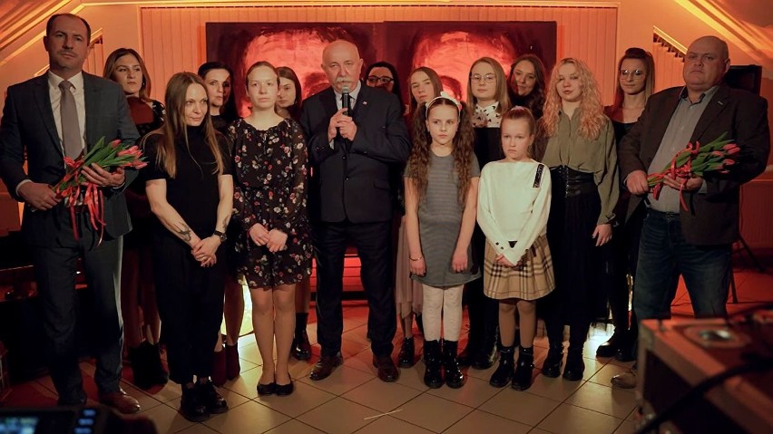 Piękny koncert z okazji Dnia Kobiet. Życzenia wszystkim paniom złożył wójt gminy Lipnik (ZDJĘCIA, WIDEO)