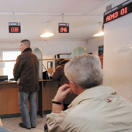 Na korytarzach Powiatowego Urzędu Pracy w Słupsku można spotkać więcej ludzi niż wcześniej.