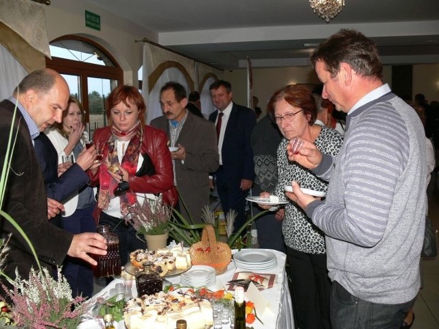Jaśkowy festiwal zgromadził tłumy wielbicieli potraw z fasoli   Smakosze, kgw, kucharze i blogerzy kulinarni ucztowali w Gorzycach na I Jaśkowym Festiwalu.