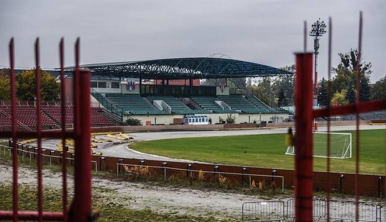 Stadion Polonii Bydgoszcz od lat czeka na zmiany....