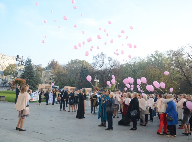 Kilkadziesiąt os&oacute;b uczestniczyło w Marszu Życia i Nadziei w Radomiu.