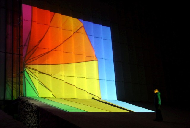 Multimedialna fasada CSK przechodziła testy w marcu