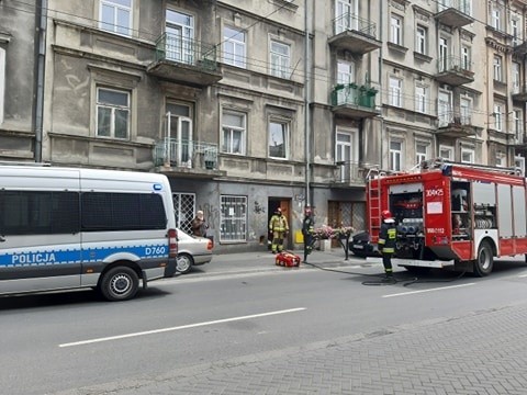 Pożar przy ul. Lubartowskiej w Lublinie. Ogień pojawił się na strychu. Zobacz zdjęcia