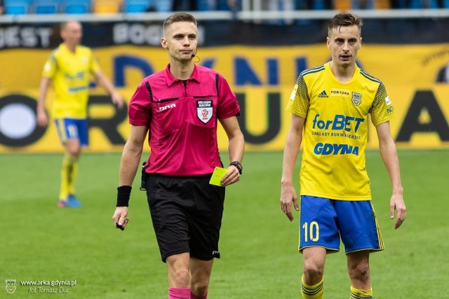 Według piłkarzy i trenera Arki Gdynia Damian Sylwestrzak, sędziujący mecz żółto-niebieskich z ŁKS Łódź, nie był w najwyższej dyspozycji.