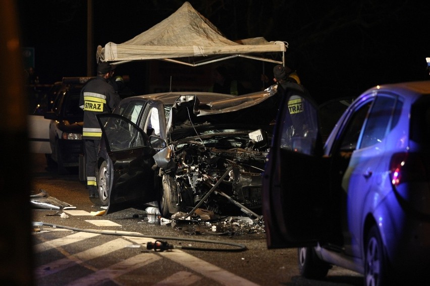 Tragiczny wypadek na drodze Wrocław - Kłodzko. 2 osoby...