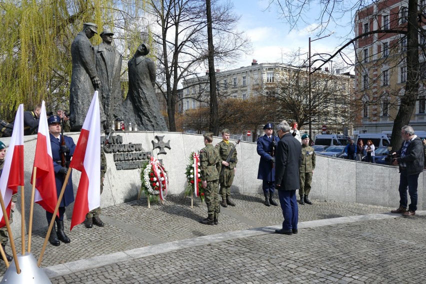 Katowice. Uroczystości 80. rocznicy ujawnienia zbrodni katyńskiej