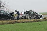 Śmiertelny wypadek pod Środą Śląską. Zderzyły się dwa samochody osobowe, zginął kierowca skody