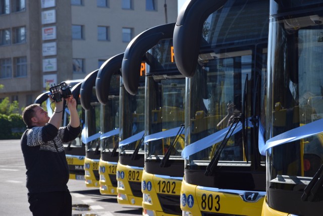 PKM Katowice od kilku lat kupuje nowe autobusy (na zdjęciu nowoczesne ekologiczne diesle kupione w 2017), nie ma jednak w swojej flocie jeszcze autobusów elektrycznych