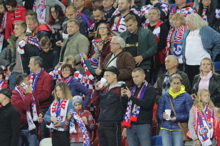 Górnik Zabrze - Lech Poznań. Torcida śpiewała 100 lat