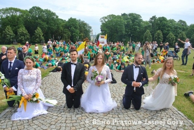 87. Piesza Pielgrzymka Poznańska dotarła na Jasną Górę. W sztafetowej pielgrzymce uczestniczyło ponad 1200 wiernychZobacz kolejne zdjęcia. Przesuwaj zdjęcia w prawo - naciśnij strzałkę lub przycisk NASTĘPNE