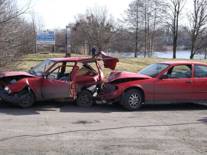 Wypadek na trasie Wrocław - Środa Śląska. BMW wjechało w inne auto [ZDJĘCIA]