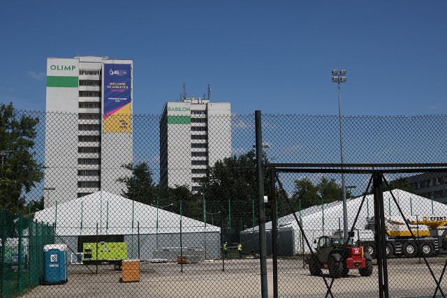 Wielkie białe namioty pojawiły się w rejonie Miasteczka Studenckiego AGH z okazji igrzysk europejski. Będzie to zaplecze dla sportowców.