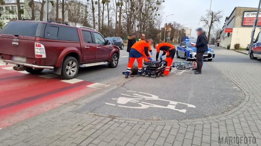 76-latek został potrącony na przejeździe rowerowym w Opolu. Mężczyzna trafił do szpitala