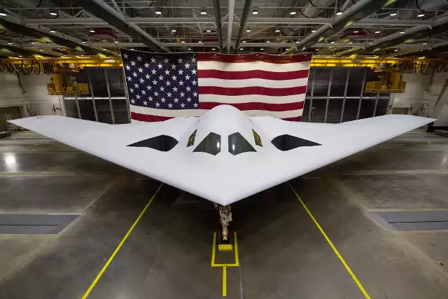 Nowe zdjęcie bombowca B-21 Raider opublikowane przez Siły Powietrzne USA