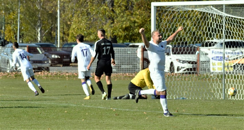 V liga piłkarska, Wadowice: Hejnał Kęty - LKS Żarki 2:1. Na...