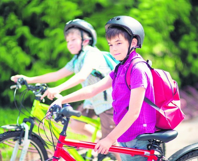 Coraz więcej dzieci dojeżdża do szkół rowerami. Zwróćmy uwagę na miejsca, gdzie powinny być szczególnie ostrożne