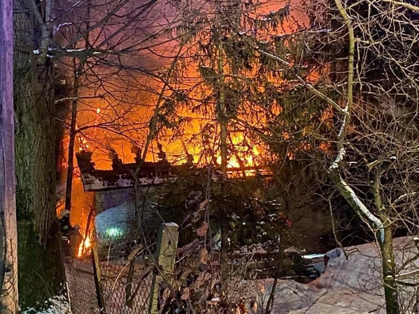 Pożar budynku mieszkalnego w Stryszowie wybuchł po godz. 2 w...