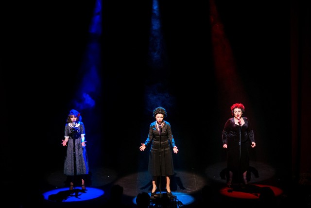Piaf w różnych etapach życia grały (od lewej): Anita Kostyńska, Patrycja Zywert-Szypka i Anna Świetlicka.
