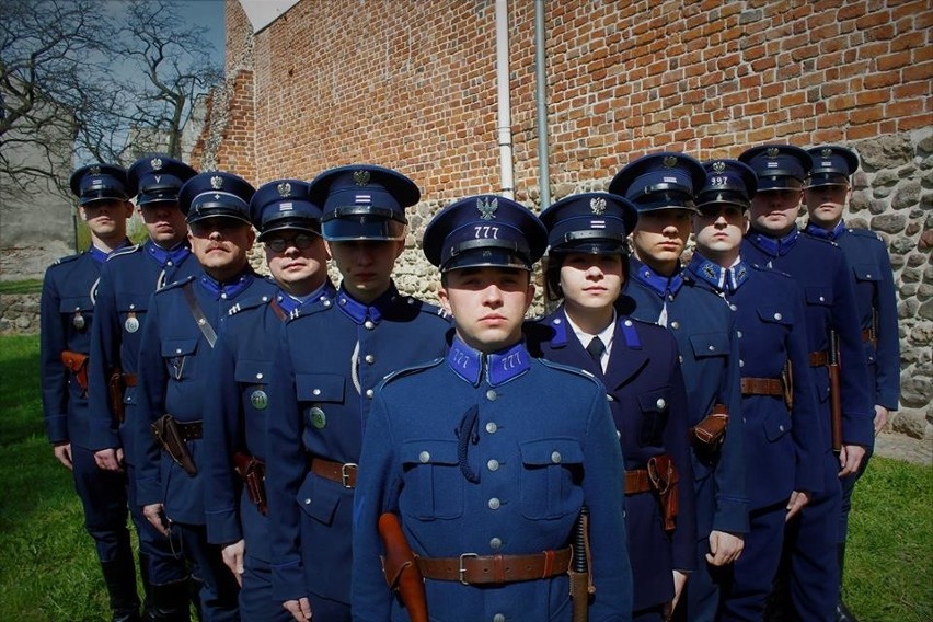 Grupa rekonstruktorów policyjnych z Radomia świętuje mały...