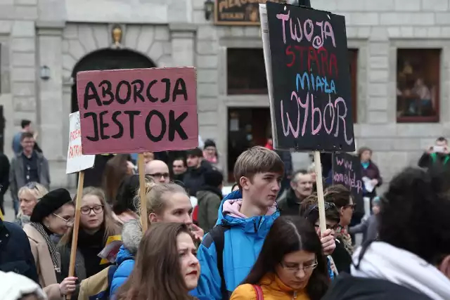 Oprócz pikietowania i protestów, organizatorki zapowiadają zbieranie podpisów pod obywatelskim projektem ustawy legalizującej aborcję