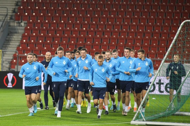 Piłkarze Dynama Kijów trenują na stadionie Cracovii przed meczem Ligi Europy