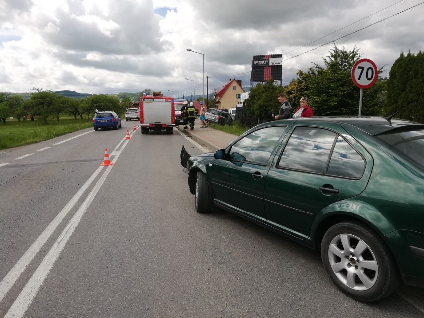 Maszkowice wypadek. Na drodze wojewódzkiej zderzyły się dwa auta. Na miejscu karetka pogotowia