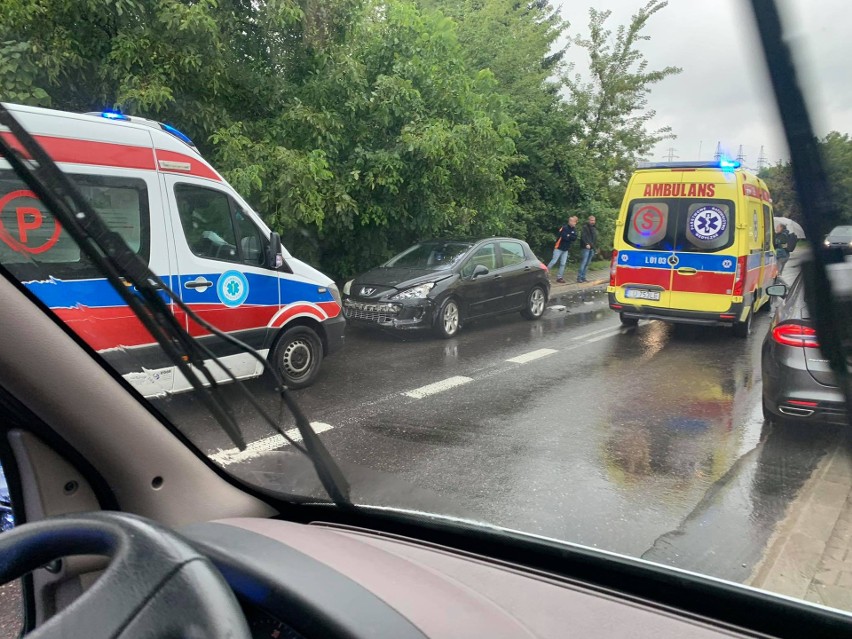 Zderzenie dwóch osobówek na Bursakach w Lublinie. Zobacz zdjęcia