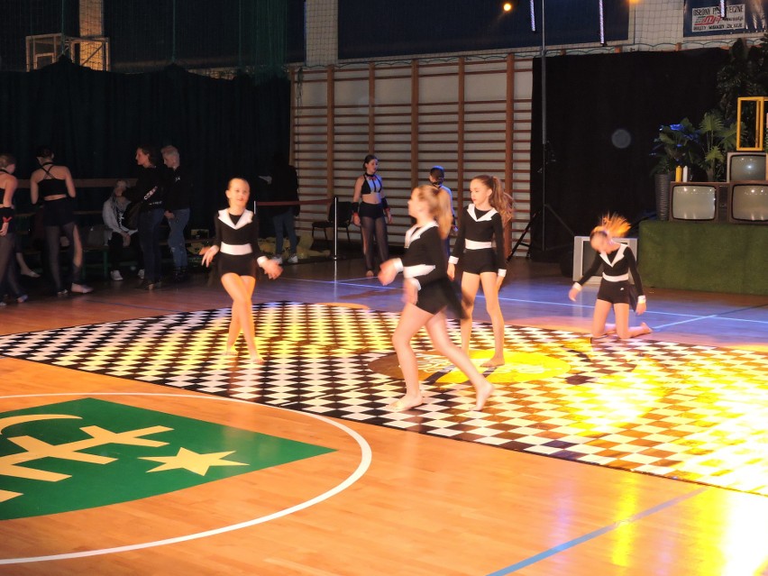 Zawody taneczne Ostrowski Styl odbyły się w hali sportowej...