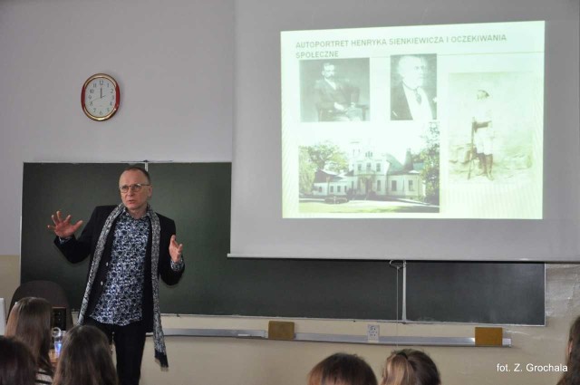 O Sienkiewiczu mówił profesor Dariusz Trześniowski z radomskiego uniwersytetu.