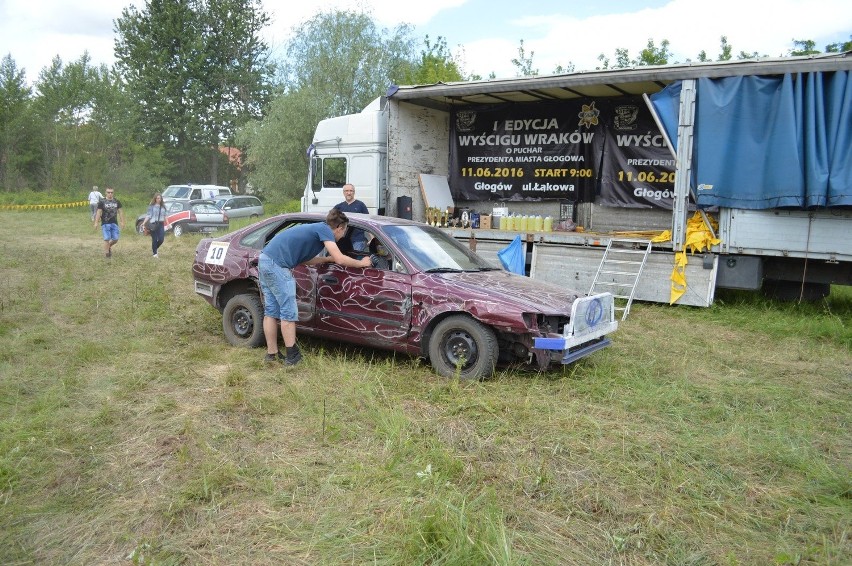 Wraki ścigały się w tumanach kurzu [FOTO]