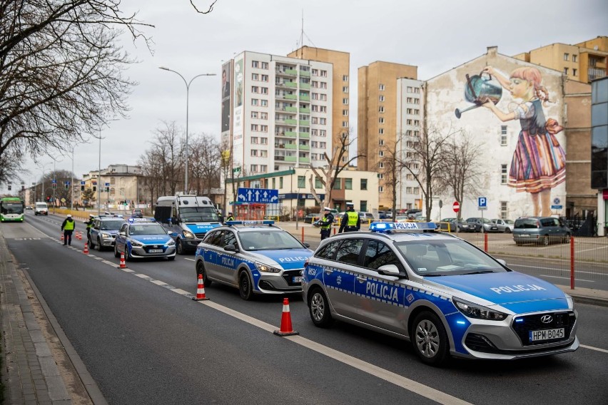 Aleja Piłsudskiego. Podlaska policja kontroluje kierowców....