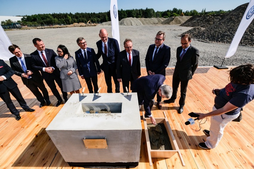 W obecności zaproszonych gości, samorządowców, władz miasta...