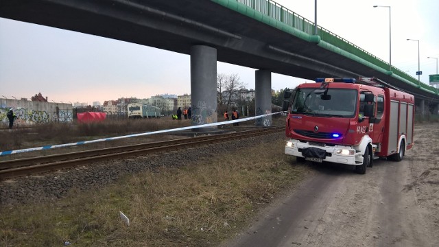 Tragiczny wypadek wydarzył się około godziny 15 w Grudziądzu na torach kolejowych niedaleko okolicy skrzyżowania ul. Chełmińskiej i Czerwonodwornej. 