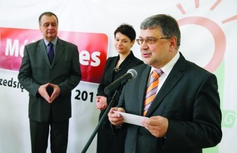 W zeszłym roku werdykt ogłosił przewodniczący kapituły, prof. Joanicjusz Nazarko, dziekan Wydziału Zarządzania Politechniki Białostockiej (pierwszy z prawej)