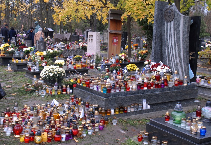 Tak dziś wygląda grób Jerzego Bińczyckiego. O mogile słynnego „Znachora” nikt już nie pamięta? Widok może wielu zaskoczyć 