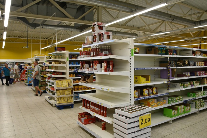 Wielka wyprzedaż w kolejnym Tesco w Kielcach. Wiele towarów tańszych o połowę