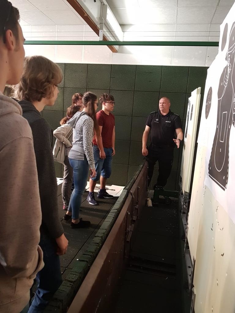Uczniowie ćwiczyli na strzelnicy w Toruniu [zdjęcia]