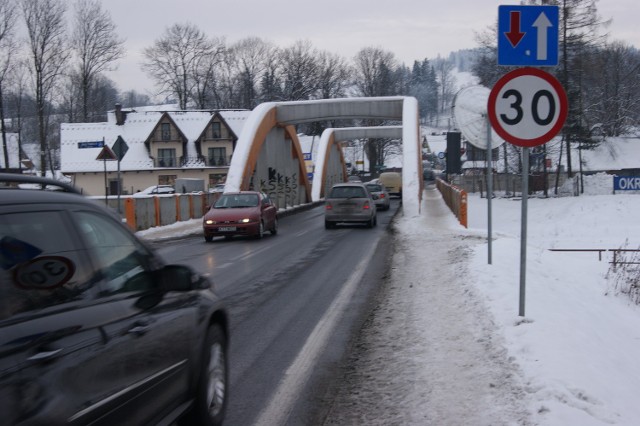 Słynny most na zakopiance będzie dalej straszyćCiasny most będzie zmorą kierowców jeszcze przed długie lata