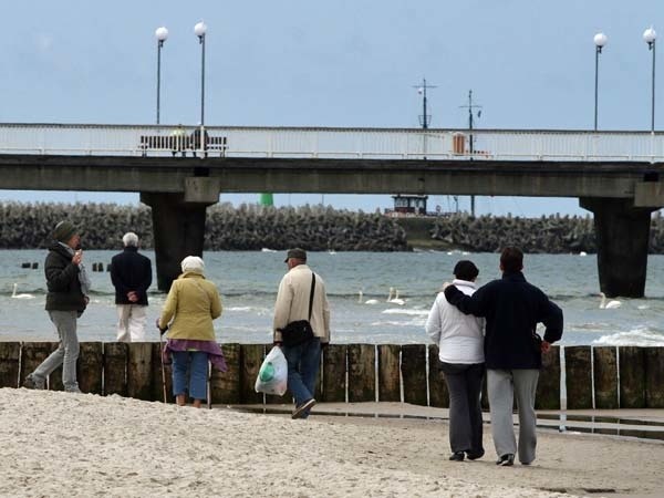 Kto liczył, że poleniuchuje w długi weekend przy ładnej pogodzie, będzie zawiedziony. Ma być chłodno. Zwłaszcza nad morzem. 