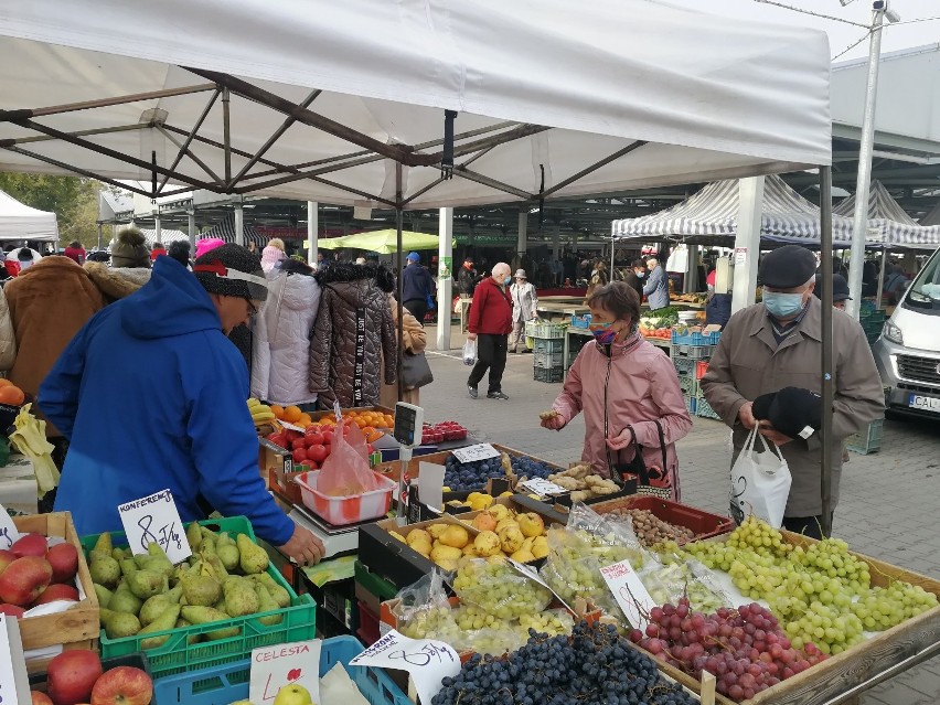 Toruń: Jak działa miejskie targowisko od momentu...