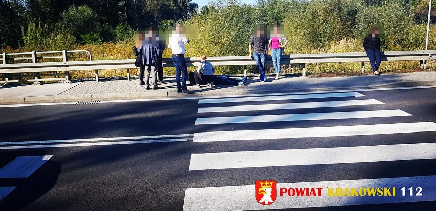 Wypadek w Michałowicach. Samochód potrącił przechodnia na przejściu dla pieszych