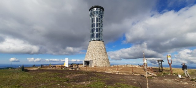 Nowa wieża widokowa na Śnieżniku Kłodzkim. Wieża została otwarta w ostatnim tygodniu września 2022 roku